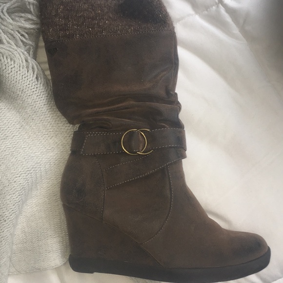 Boots - Picture 3 of 8